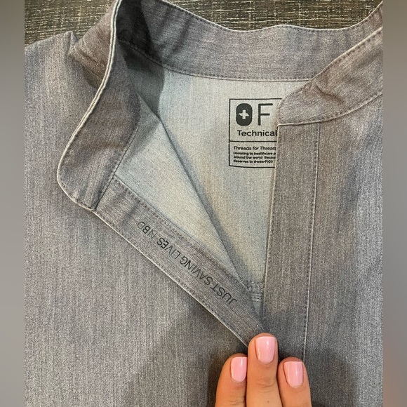 Grey Figs Top Size Medium - Picture 2 of 3